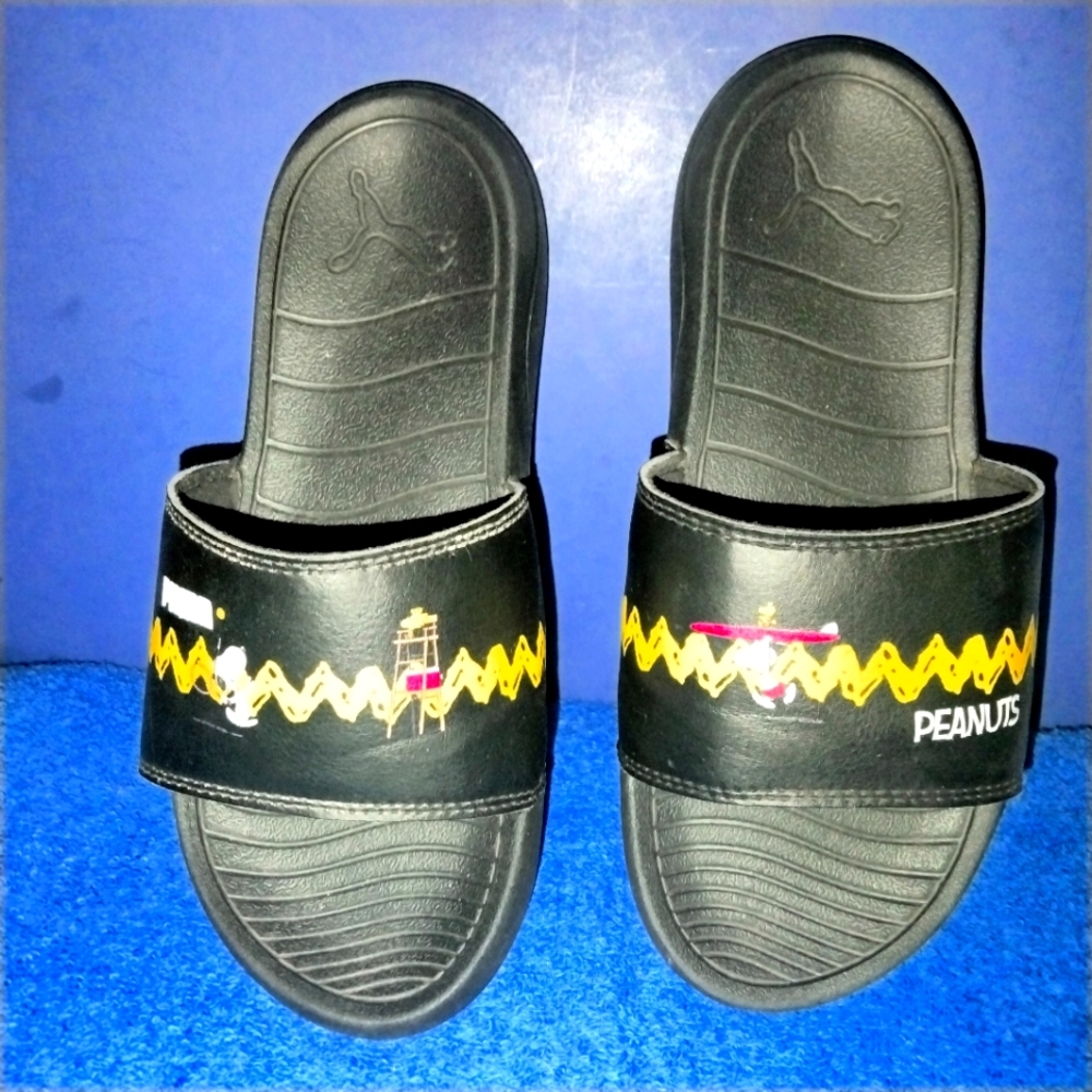 Peanuts Puma slides